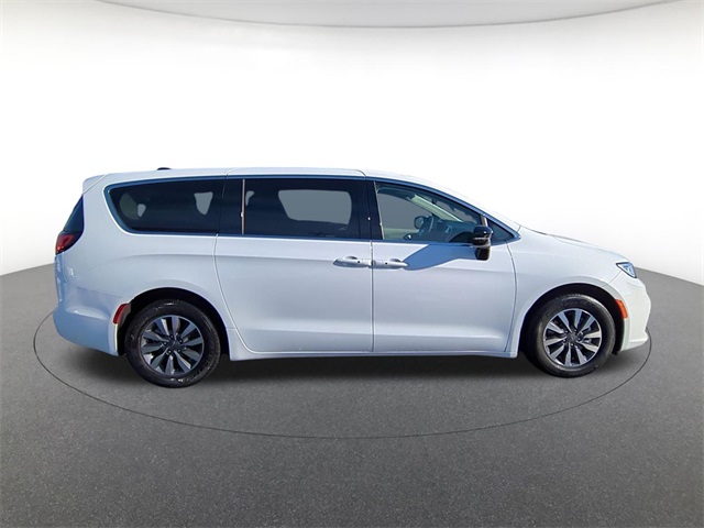 used 2024 Chrysler Pacifica Hybrid car, priced at $32,811