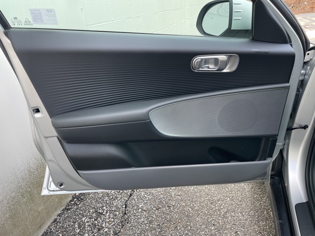 2025 Hyundai Ioniq 6 SEL photo 8