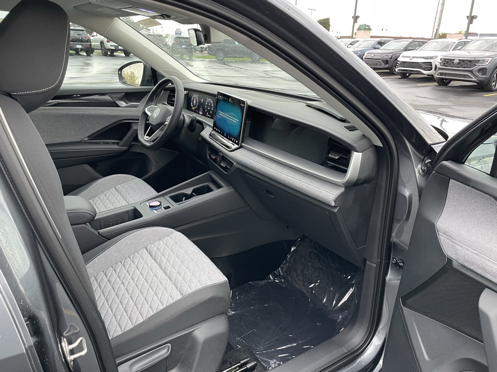 2025 Volkswagen Tiguan S photo 3