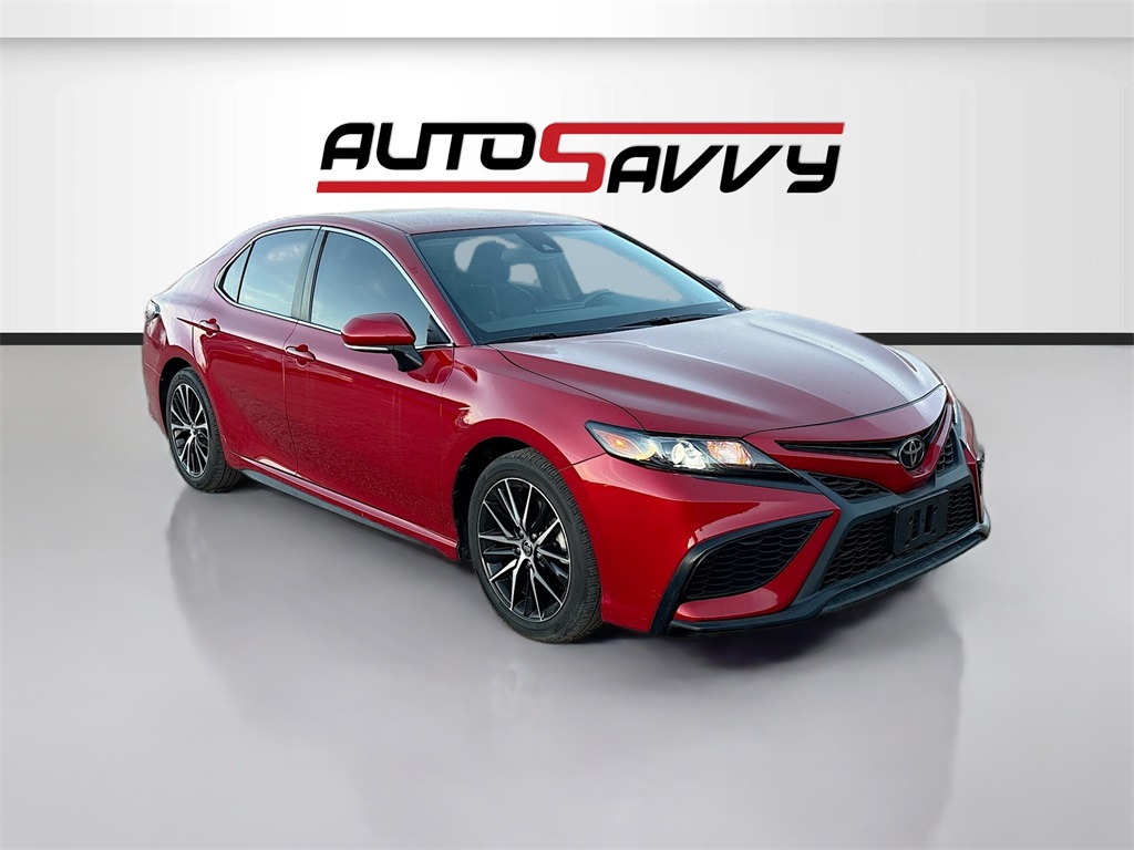 2022 Toyota Camry SE's photo