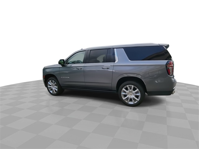 2022 Chevrolet Suburban High Country photo 2