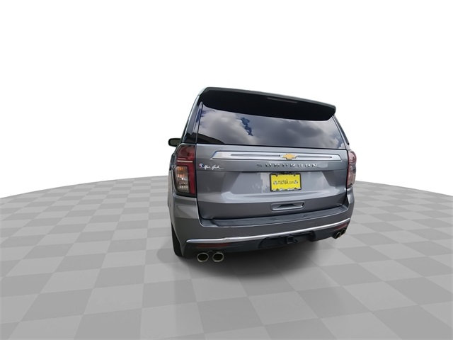 2022 Chevrolet Suburban High Country photo 3