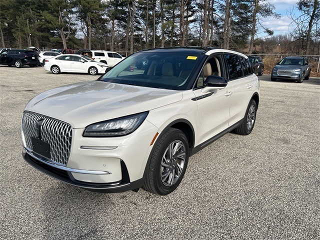 2023 Lincoln Corsair Base's photo