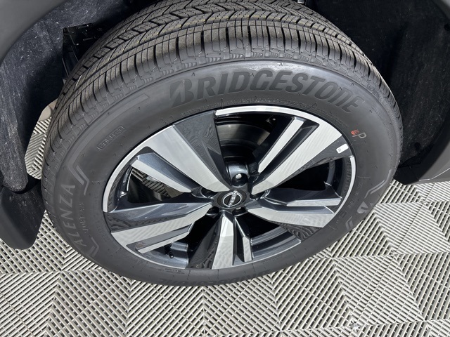2025 Gun Metallic Nissan Rogue SL AWD SUV