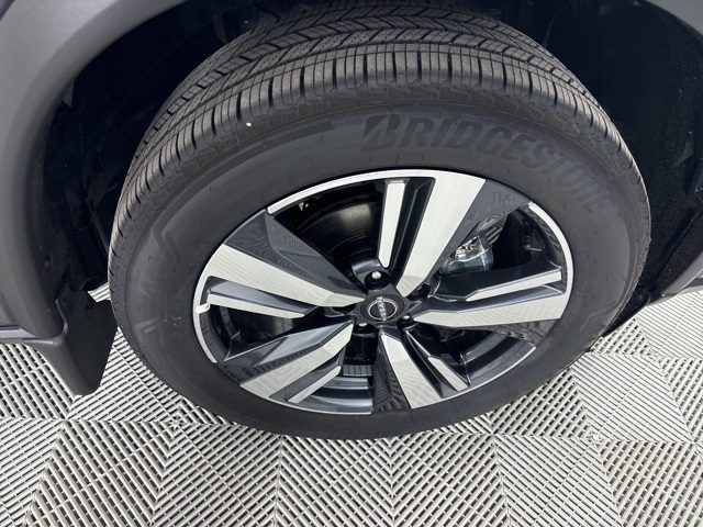 2025 Gun Metallic Nissan Rogue SL AWD SUV
