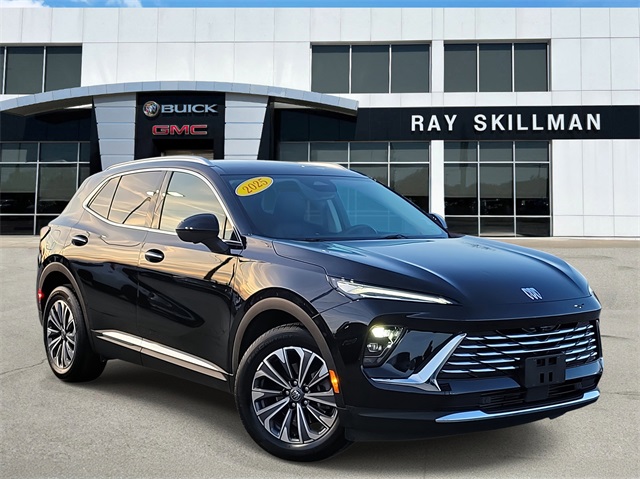 2025 Buick Envision Preferred's photo