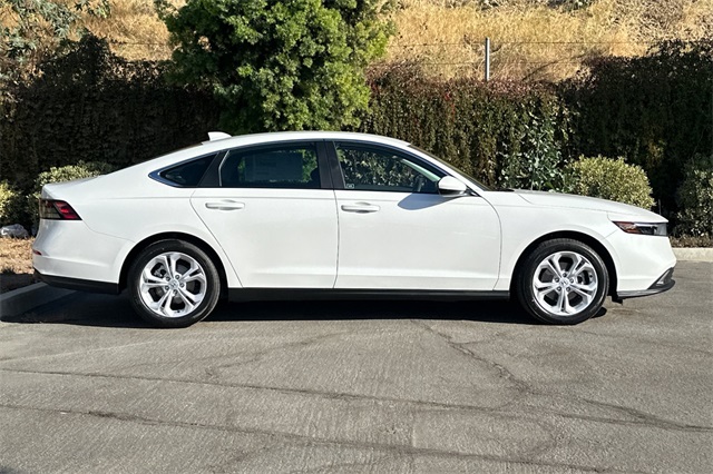 2025 Honda Accord LX photo 3
