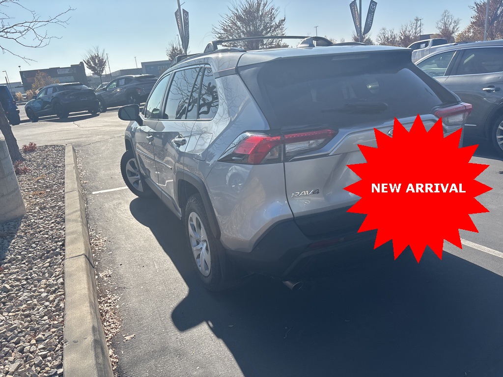 2021 Toyota RAV4 LE photo 2