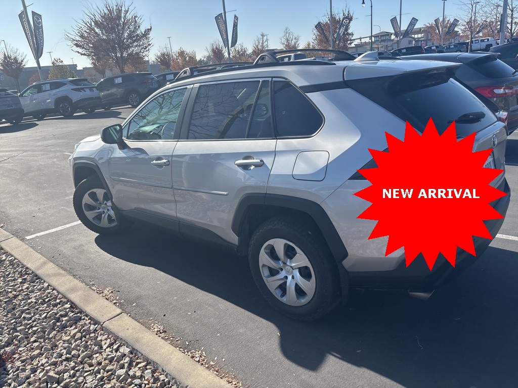 2021 Toyota RAV4 LE photo 3