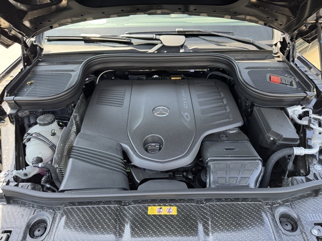 2025 Mercedes Benz GLS 450 4MATIC photo 10