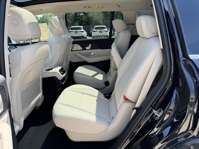 2025 Mercedes Benz GLS 450 4MATIC photo 13