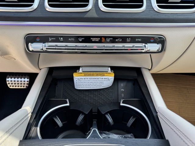 2025 Mercedes Benz GLS 450 4MATIC photo 17