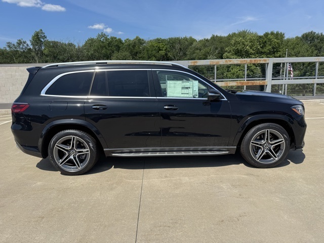 2025 Mercedes Benz GLS 450 4MATIC photo 2