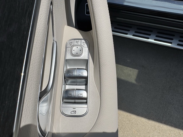 2025 Mercedes Benz GLS 450 4MATIC photo 21