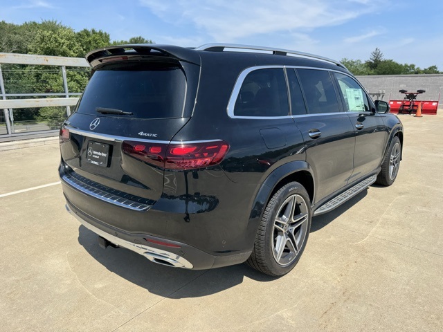 2025 Mercedes Benz GLS 450 4MATIC photo 3