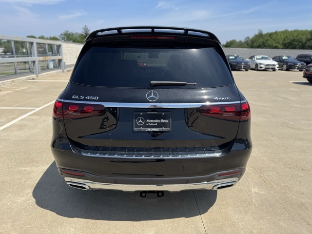 2025 Mercedes Benz GLS 450 4MATIC photo 4