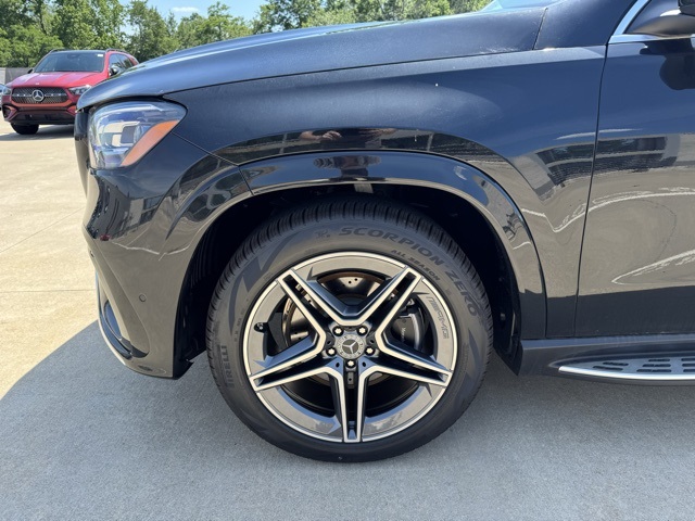 2025 Mercedes Benz GLS 450 4MATIC photo 9