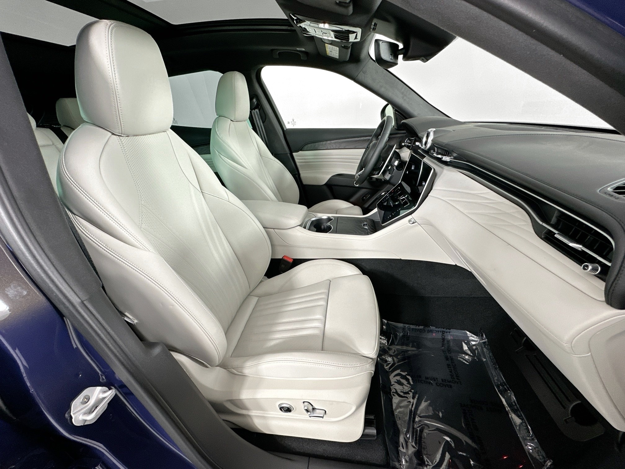 new 2026 Maserati Grecale car, priced at $97,395