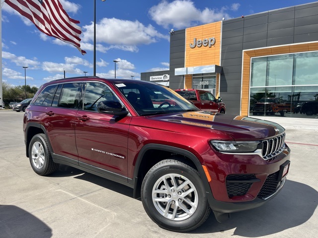 2025 Jeep Grand Cherokee Laredo's photo