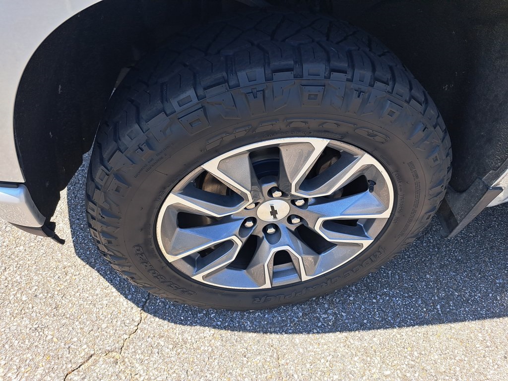 2020 Chevrolet Silverado 1500 RST 4D Crew Cab 4WD 30