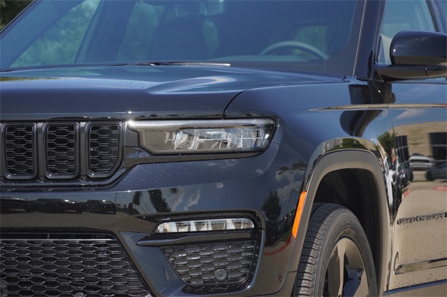 2025 Jeep Grand Cherokee Limited photo 4