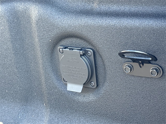 2025 Glacier White Nissan Frontier SV 4X4 Truck