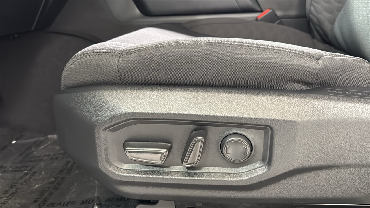 2026 Toyota Tundra SR5 CrewMax photo 12