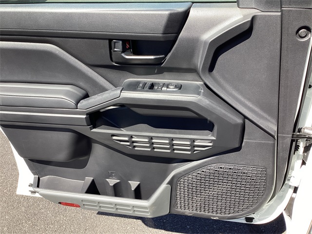 2025 Toyota Tacoma SR XtraCab photo 25