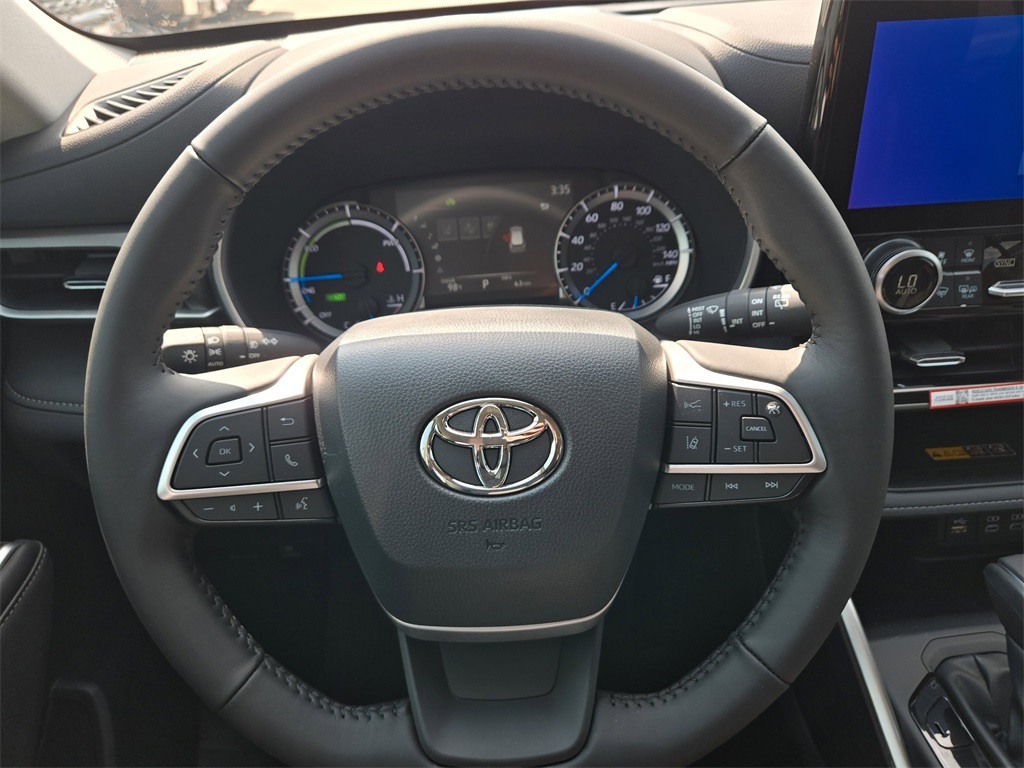 Used 2025 Toyota Highlander Hybrid SUV