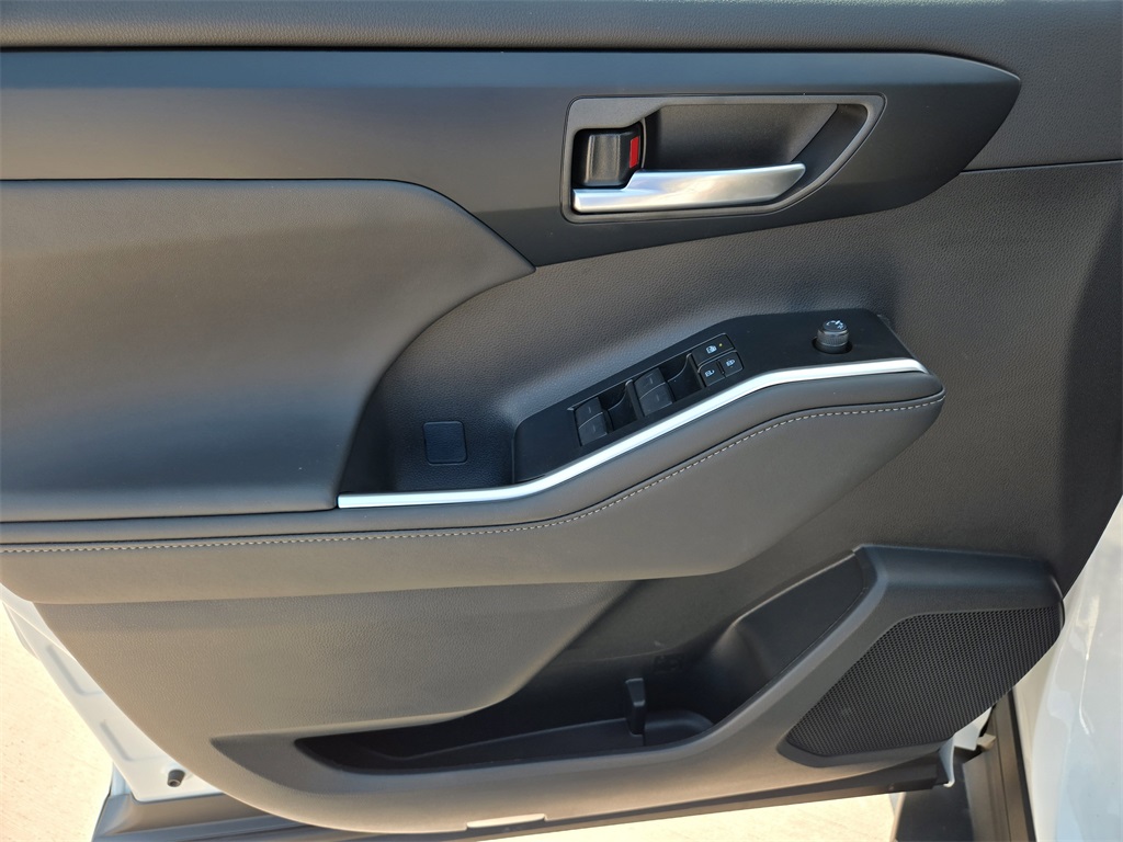 Used 2025 Toyota Highlander Hybrid SUV