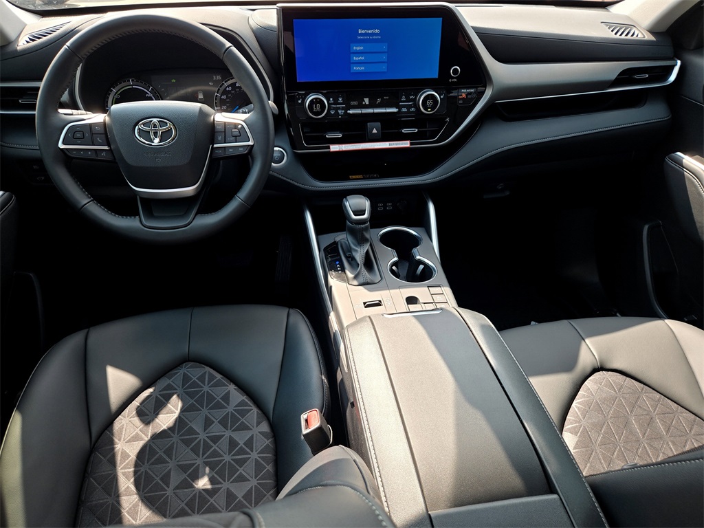 Used 2025 Toyota Highlander Hybrid SUV