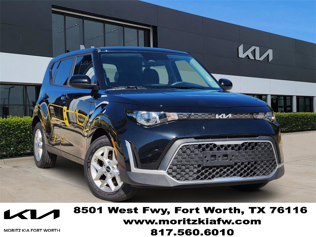 2025 Kia Soul LX's photo