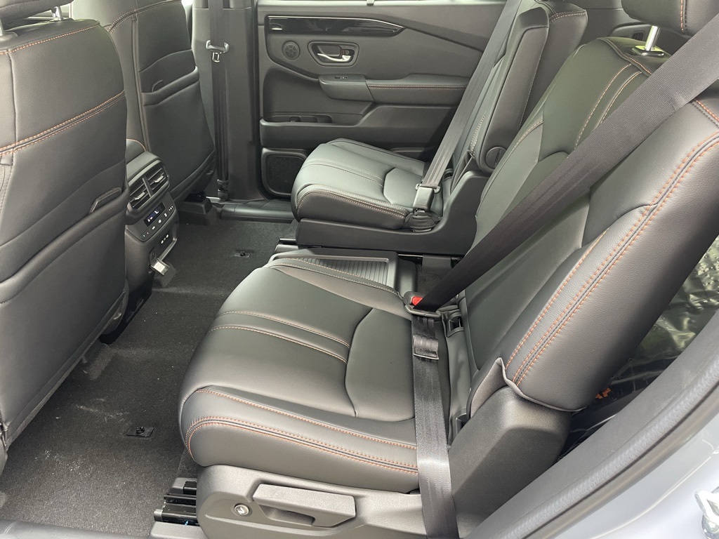2025 Honda Pilot TrailSport photo 7