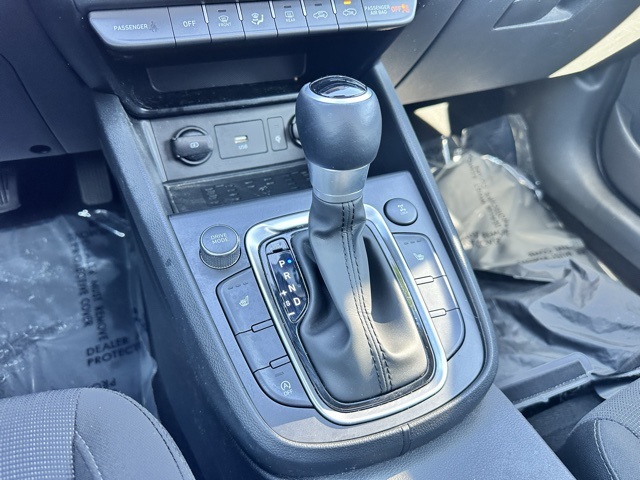 2023 Lunar White Hyundai Kona SEL AWD SUV