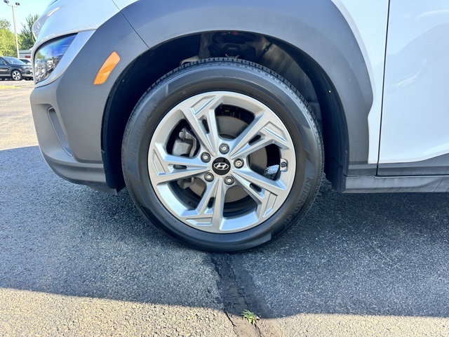 2023 Lunar White Hyundai Kona SEL AWD SUV