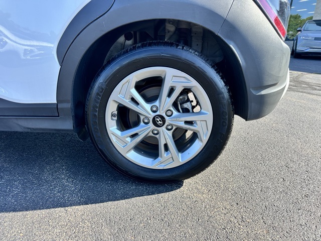 2023 Lunar White Hyundai Kona SEL AWD SUV
