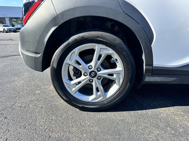 2023 Lunar White Hyundai Kona SEL AWD SUV