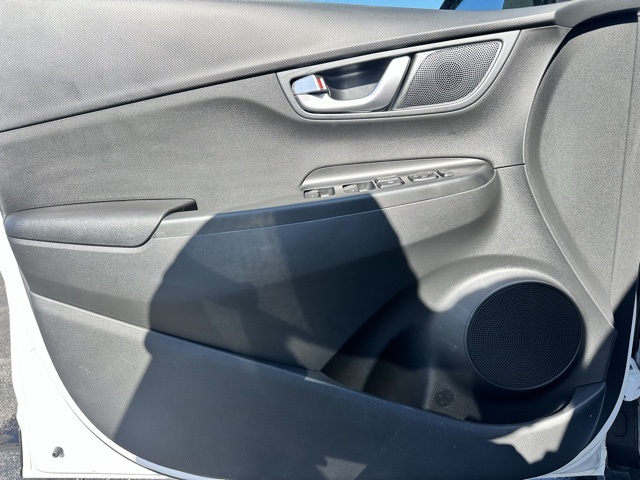 2023 Lunar White Hyundai Kona SEL AWD SUV