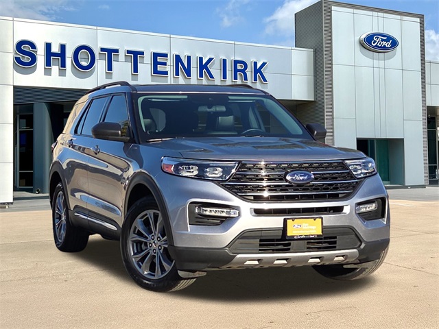 2022 Ford Explorer XLT's photo