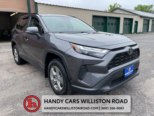 2022 Toyota RAV4 XLE's photo