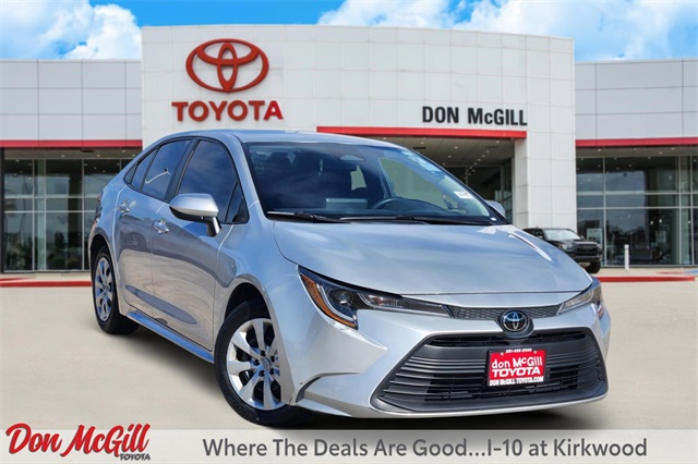 2024 Toyota Corolla LE's photo