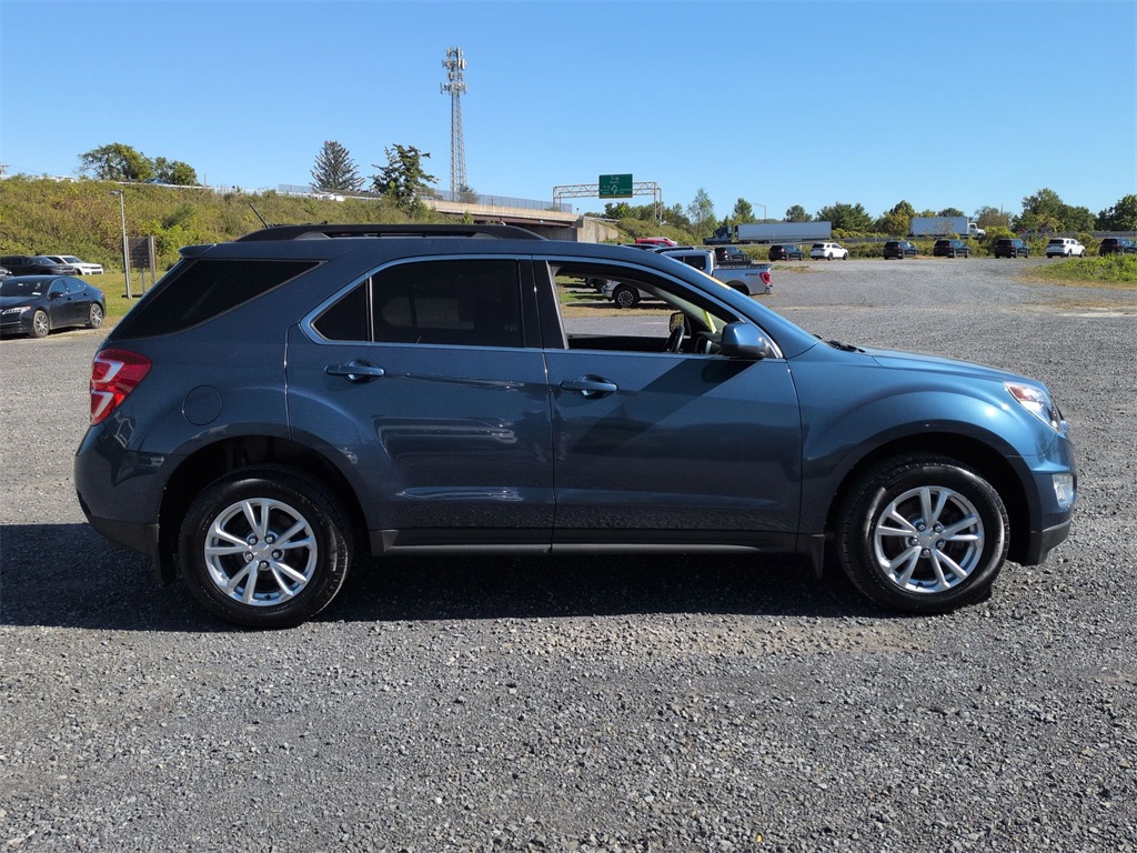 2016 Chevrolet Equinox LT photo 2