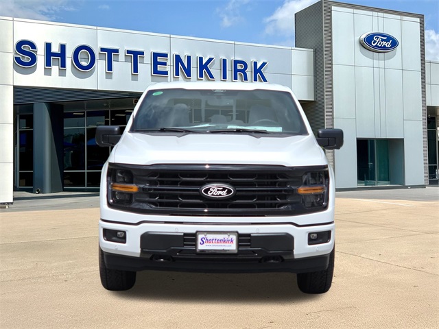 2025 Ford F-150 XLT photo 2