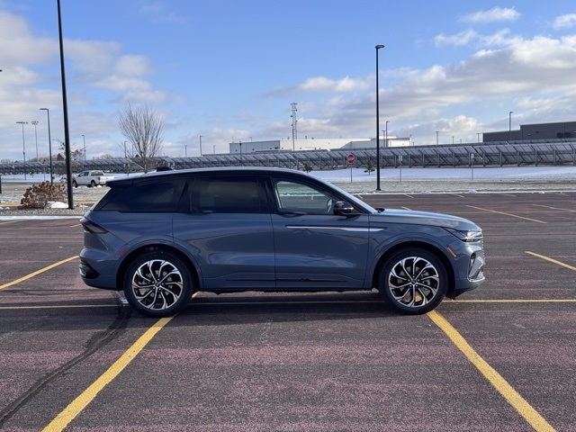 2026 Lincoln Nautilus Reserve photo 2