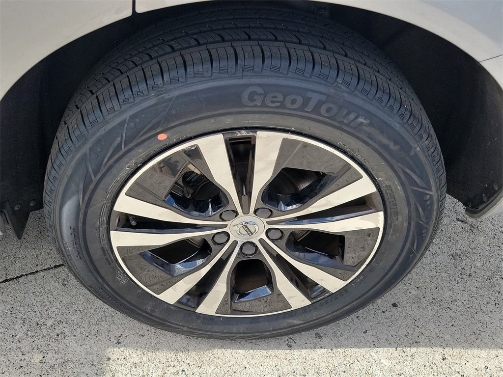 used 2024 Volvo XC60 car, priced at $30,495