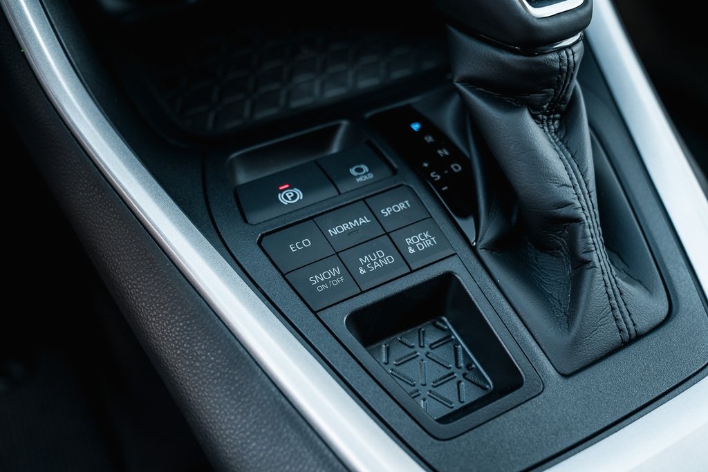 2025 Toyota RAV4 XLE Premium photo 15
