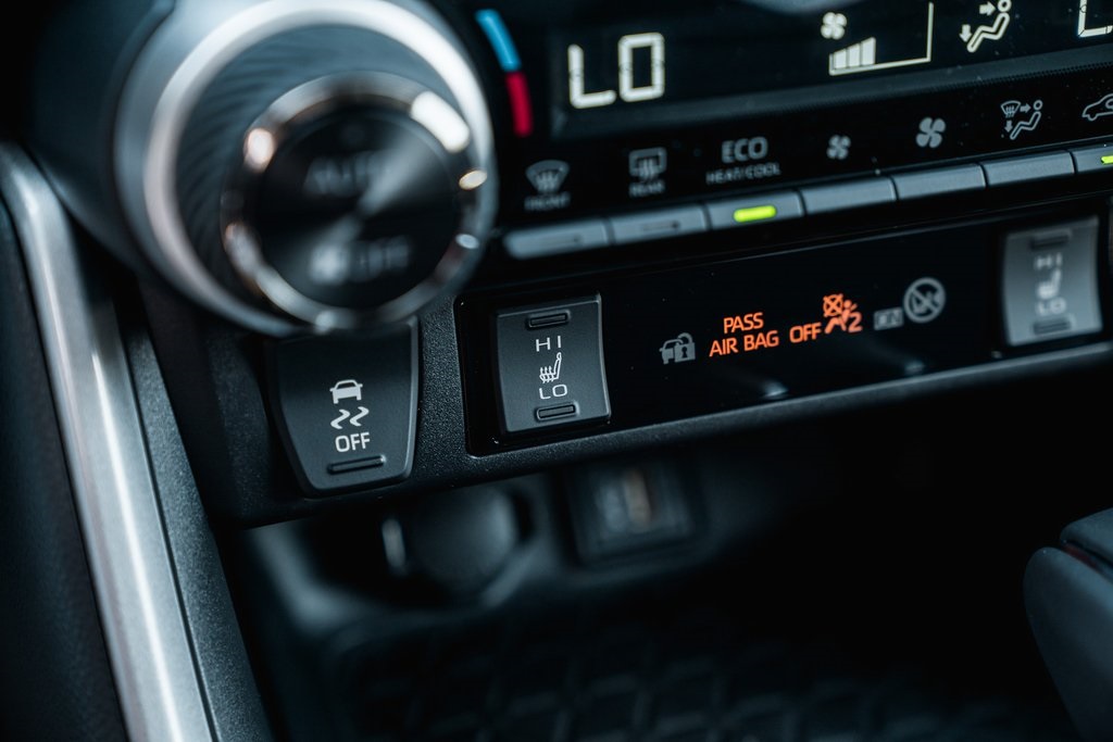 2025 Toyota RAV4 XLE Premium photo 16