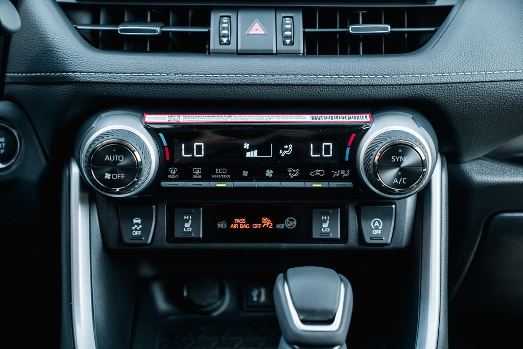 2025 Toyota RAV4 XLE Premium photo 18