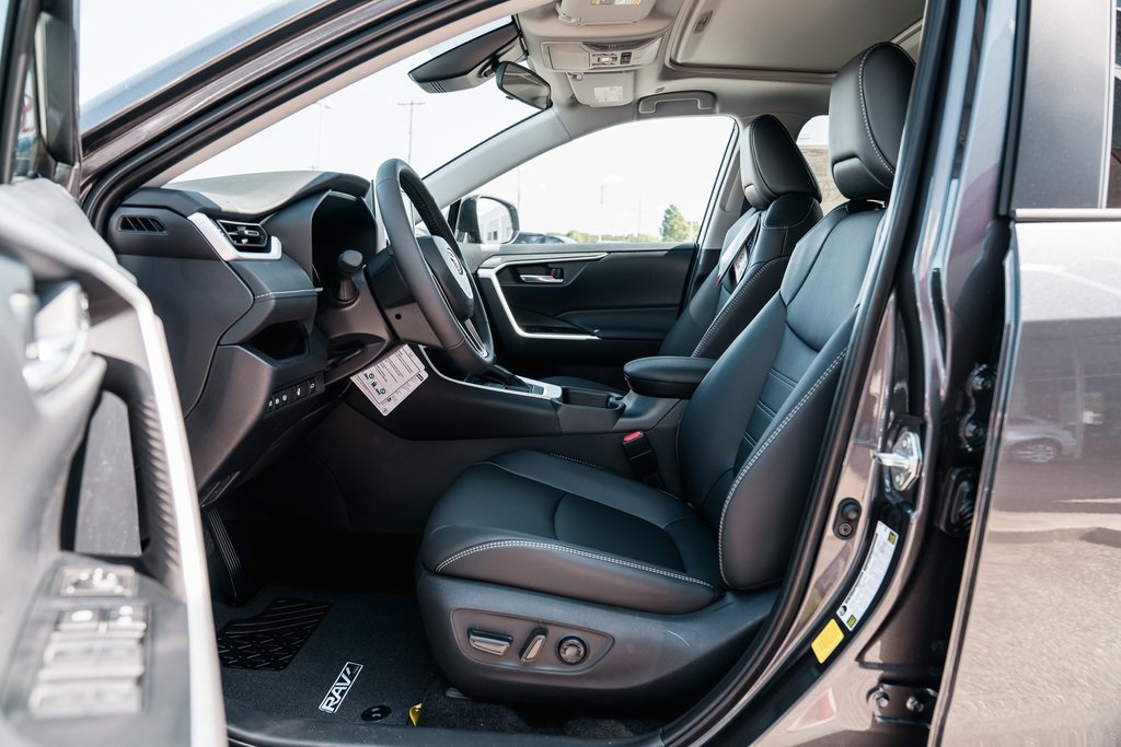 2025 Toyota RAV4 XLE Premium photo 20