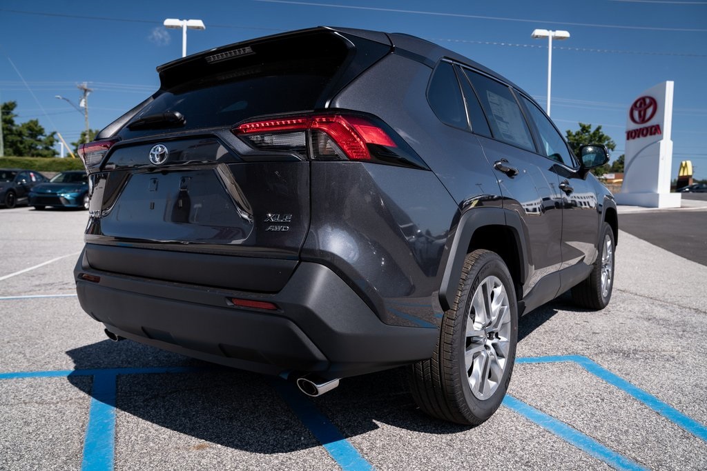 2025 Toyota RAV4 XLE Premium photo 5